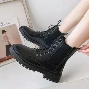 미들통굽 플랫워커 걸크러쉬 밴딩 첼시 레이스업워커 eMT4+5gsa