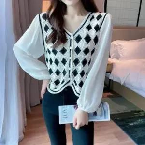 [옷은날개] 다디아패턴 플라워패턴 뜨게자수 긴팔 크롭 블라우스