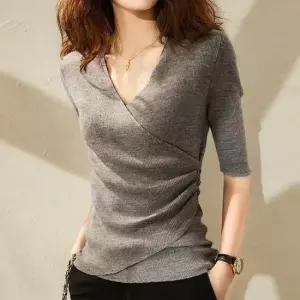 [옷은날개] 여성 상의 7부 반팔 브이넥 니트 티셔츠 그레이