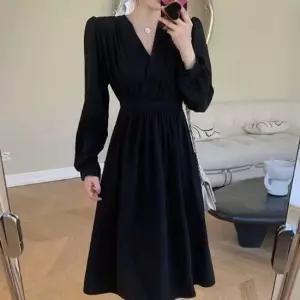 브이넥 플리츠 주름 A라인 심플 원피스