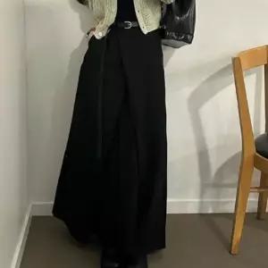 사선 포인트 치마 랩 실루엣 페미닌 롱스커트