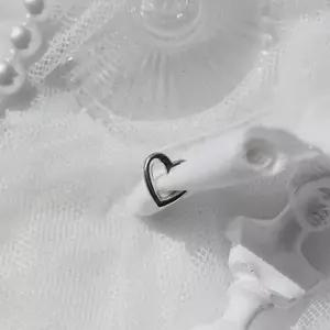 하트 귀찌 귀걸이 볼드 이어커프