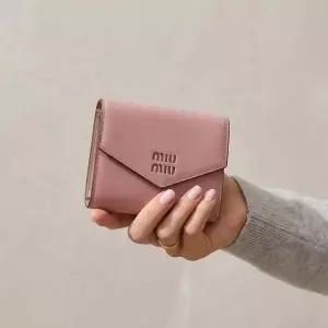 미우미우 스몰 레더 지갑 5MH040 2CV6 F04AN 544103