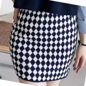 패턴 포커스니트 스커트 결혼식하객룩 슬림 허리밴딩