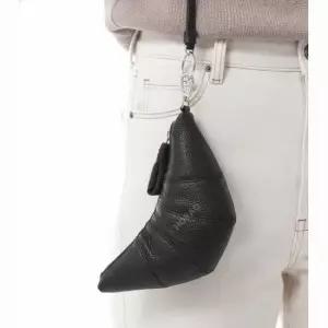 MUST IT_ 26SS CROSS-BODY CROISSANT COIN PURSE SL0054 LL0018 999) 크로스바디 크루아상 동전지갑)