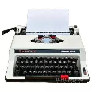 옛날타자기 클래식 장식용 앤틱 수동타자기 골동품 아날로그 키보드