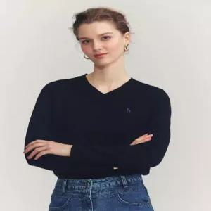 헤지스 여성 24FW [울100%] 블랙 브이넥 스웨터 HSSW4CC76BK