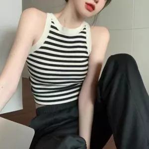 ONM 여자 스트라이프 스타일 크롭 홀터넥 나시 고품질 민