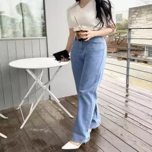 ONM 여성 데일리룩 세미와이드핏 진청 연청바지 데님팬츠