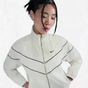 [나이키]윈드러너 여성 루즈 UV 우븐 풀집 재킷 FV6305-135 2482318