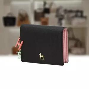 [헤지스](광주신세계)블랙 퍼피장식 소가죽 반지갑 HIWA6E617BK