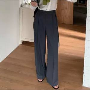 (스타필드 안성 로엠)벨티드 투턱 와이드 슬랙스 RMTWF49RT1