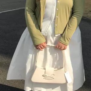 체형 커버 코튼 뒷밴딩 플레어 스커트