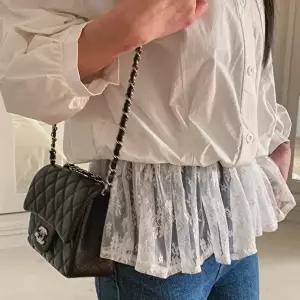 [옷자락]여성 루즈핏 면 레이스 밑단 레이어드 카라 블라우스