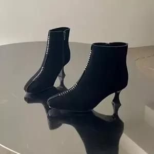 [옷자락]여성 기모 스웨이드 뾰족코 지퍼 앵클부츠