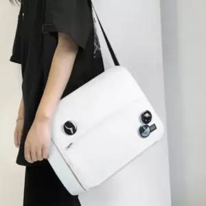 뱃지 포인트 메신저백 캐주얼 학교 학생 가방