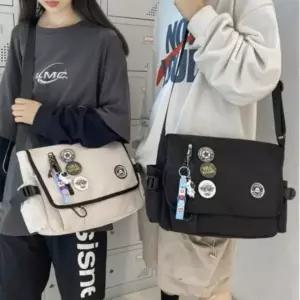 스타일리쉬 뱃지 포인트 메신저백 캐주얼 크로스백 가방