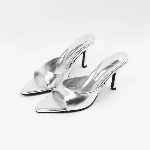 [신난다슈]여성 뮬 슬리퍼 샌들 힐 8cm 여자 스틸레토 하이힐 구두 발편한 토오픈 데일리 LO264953 실버