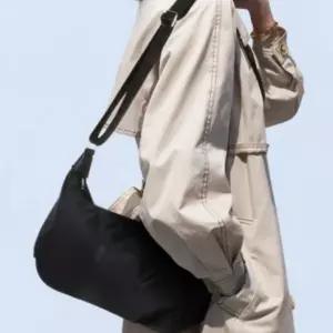 가벼운 사각 크로스백 캐주얼 데일리 가방