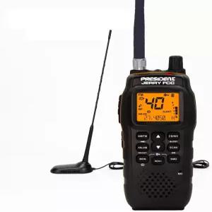 대통령 로드 워리어 CB 라디오 키트 - 차량 충전 시스템과 버지니아 F 고정 각도 안테나 번들이 포함된