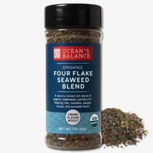 밥 국수 샐러드 수프 아보카도 토스트를 토핑하기에 완벽한 오션스 밸런스 포 플레이크 해초