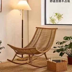 라탄 흔들의자 발코니 원목 쿠션 서재 휴가지 휴양지
