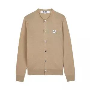 (꼼데가르송) FW25 공용 화이트하트 와펜 가디건 AX N065 051 CAMEL