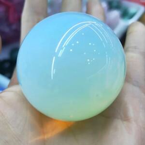 자연 화이트 오팔 크리스탈 구 공 에너지 스톤 치유 장식 명상 영적