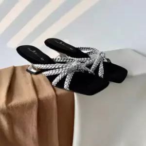 엘럽 여사친 힐 로마 웨지 바캉스룩 양가죽 샌들 오픈토 짜임 일자 버클 웨지힐 원템5