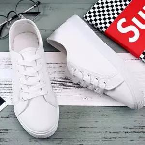 여성 대학생 흰색 단화 데일리 운동화 트렌디한 신발