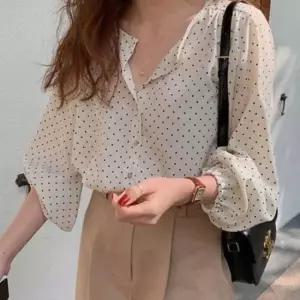 [옷은날개] 여자 직장인 출근 룩 도트 긴팔 쉬폰 블라우스 코디