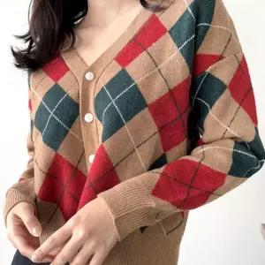 여성 베이직 데일리 다이아 패턴 브이넥 니트 가디건