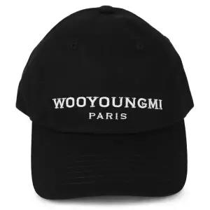 [롯데백화점]우영미 블랙 엠브로이드 볼캡 W261CA52-661B