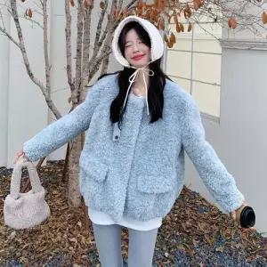 여성 겨울 데일룩 코트 모피 연청색 털가죽 일체형 램스울 유니크하고 예쁜 상의 DAOL4