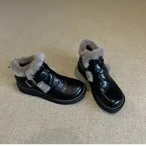 여성용 겨울 따뜻한 통굽부츠 미들부츠 솜 기모 일체형 작은 신발 구두 양가죽 스노우 털 러블리 다올4