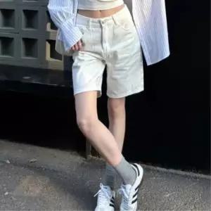 [다잇템]여성용 베이직 크림색 탄탄 코튼 반바지 (39101920A)