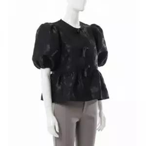 MUST IT_가니 26SS SATIN CLOQUE PEPLUM BLOUSE A1040079 099) 새틴 클로케 페플럼 블라우스)