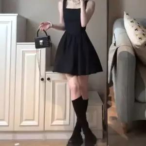 스모크밴딩 나시 플레어 스퀘어넥 원피스