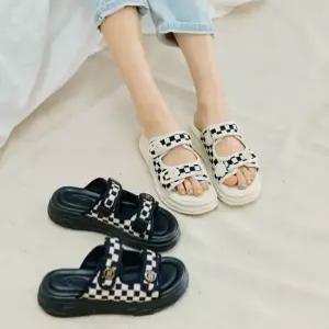 이쁜수작 여성 봄여름 슬리퍼샌들 흰검 체크무늬 4cm P 061