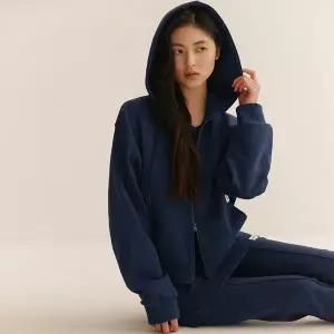 [마리끌레르](의정부점)[캡슐] 클래식 라벨 크롭 투웨이 후드집업(MAGAHZ01MNY)