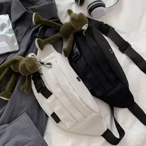 가벼운 여행 외출 보조 가방 슬링백 힙색 크로스백 여자 휴대폰 핸드폰 가죽 미니 라탄백