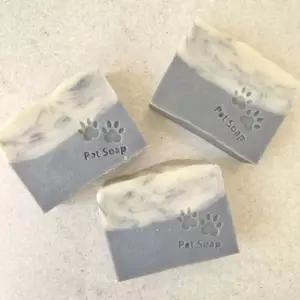 가늘고 매끈한 털을 가진 강아지를 위한 천연수제비누 애견용 목욕