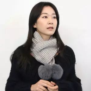 노엘 폼 퍼 머플러 니트 방울 페이크 체크 여성 목도리 밍크 쁘띠 방한 도리 넥워머 워머