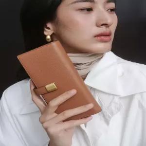 헤지스 액세서리 25FW [H-NUT] 에이치 넛 브라운 소가죽 장지갑 HIWA5F620W3