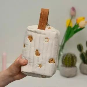 ( )곰돌이 자수 화장품 파우치