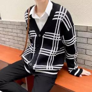 캐주얼하면서 감각적인 체크 패턴 포인트 니트 가디건봄코디 데일리 간절기 가을 남자 베이직 남성 패션 귀