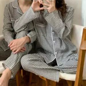IOLE 모던 그레이시 커플잠옷 홈웨어 프리사이즈 봄,가을,겨울용 블랙 체크