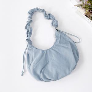 [옷자락]여자 나일론셔링백 나일론 하늘색 만두 드로우코드 숄더백