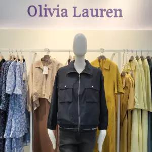 [올리비아로렌]크롭 후드 카라 점퍼  4VCMCL4486