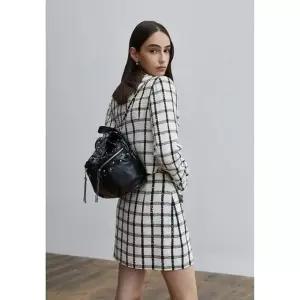 [갤러리아] (25가을) 스터드장식 글로시텍스쳐 백팩 (ER3AB860)